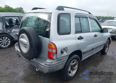 2000 Chevrolet Tracker Hard Top from USA, damaged, VIN 2CNBJ13C1Y6945846